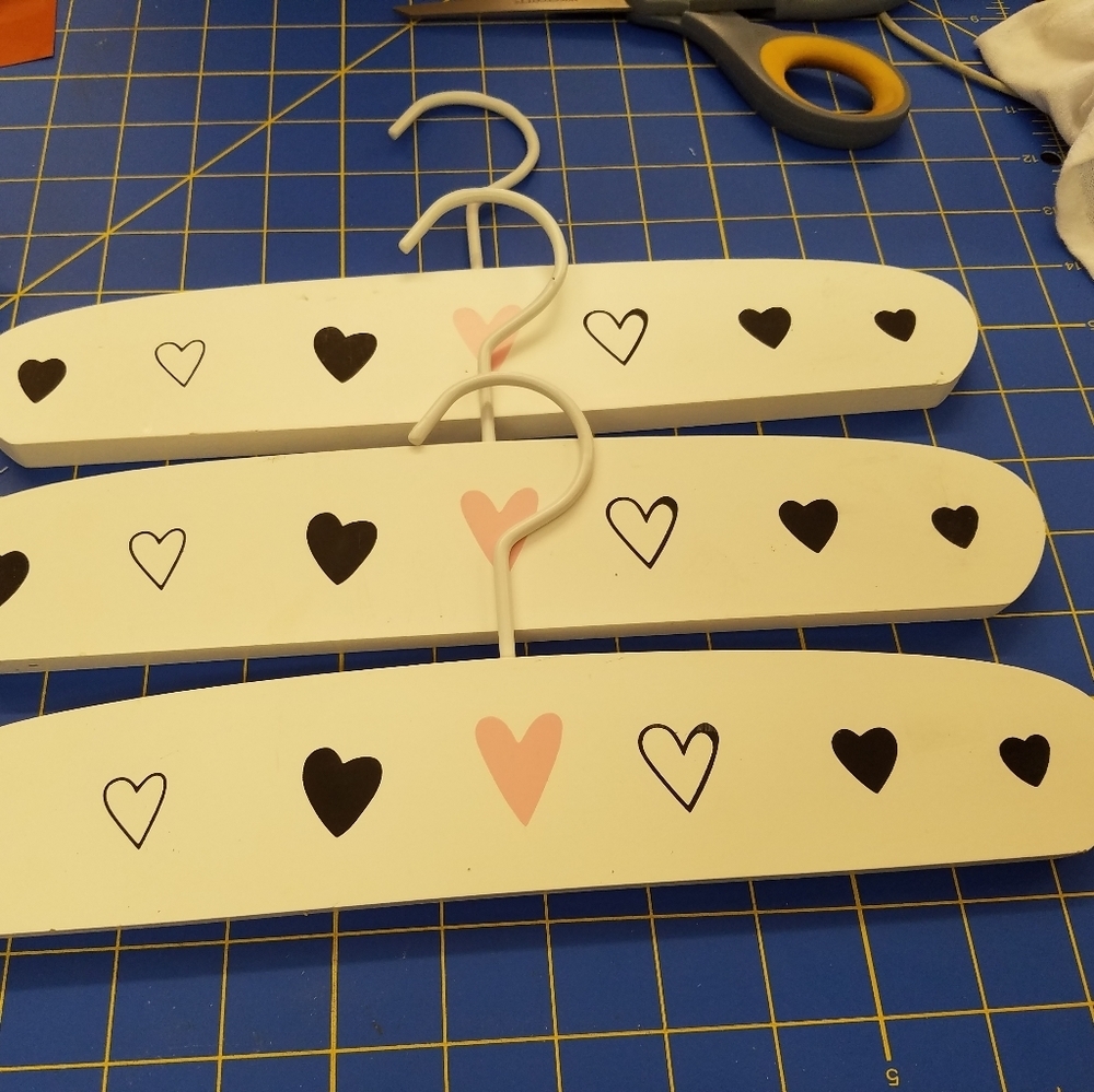Heart Accented Wood 11" Hanger Set of 3